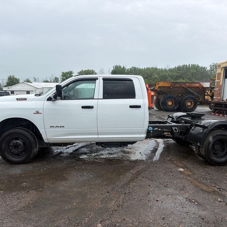 2022 DODGE 3500