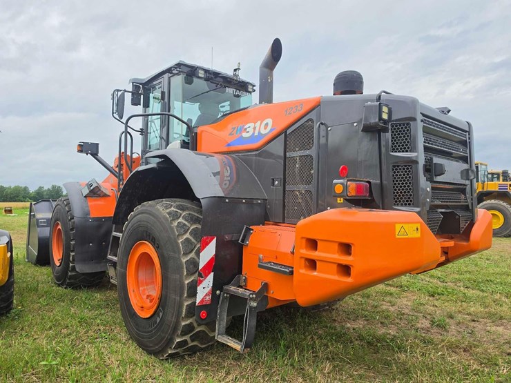 2019-hitachi-zw310-6-image-6