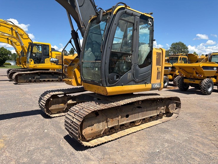 2019-deere-135g-image-2