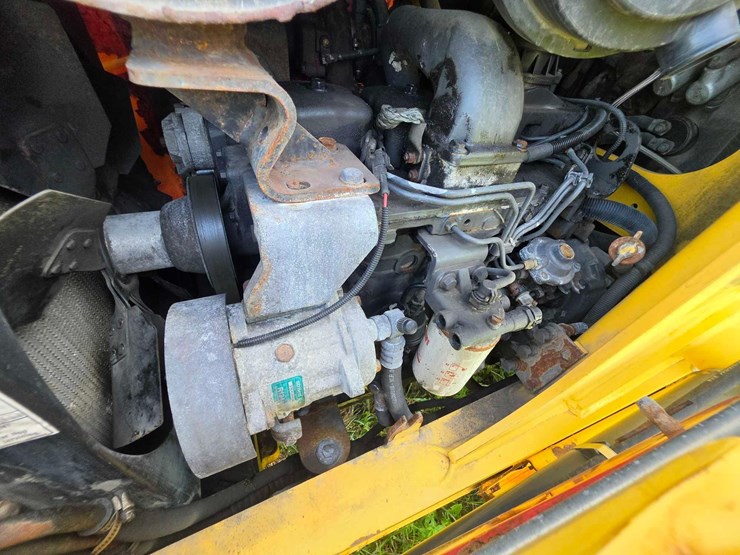 new-holland-b95-image-16