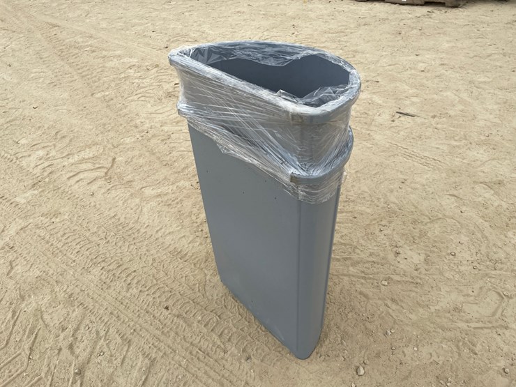 #3408-•-(2)-flush-wall-rubbermaid-recycling-bins-image-3