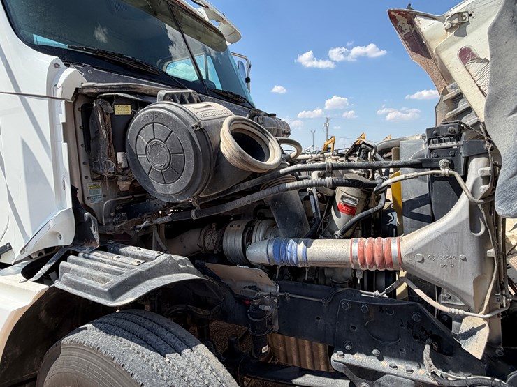 2006-freightliner-columbia-120-image-12