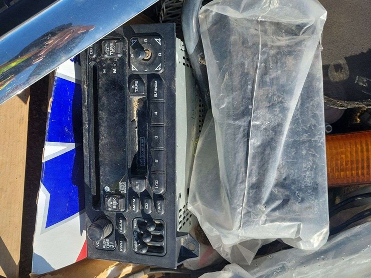 pallet-of-durango-driverside-door,grill,2-stereo,lights,bolts,belt-image-3