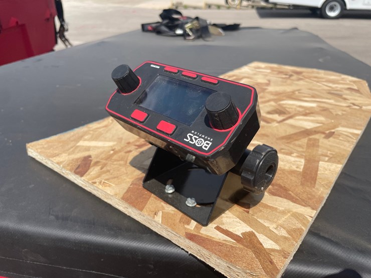 #4887-•-boss-vbx+-8000-poly-salt-spreader-image-9