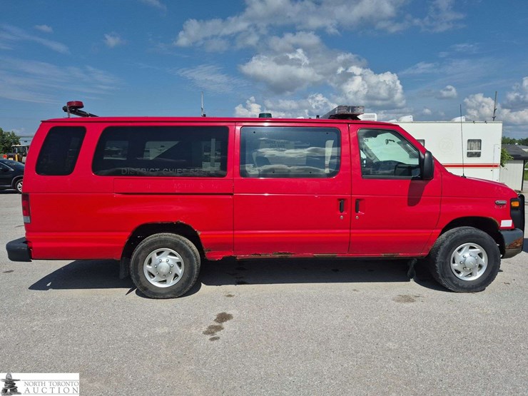 2012-ford-cargo-image-4