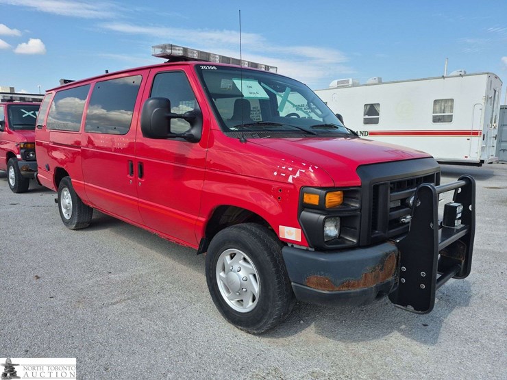 2012-ford-cargo-image-3