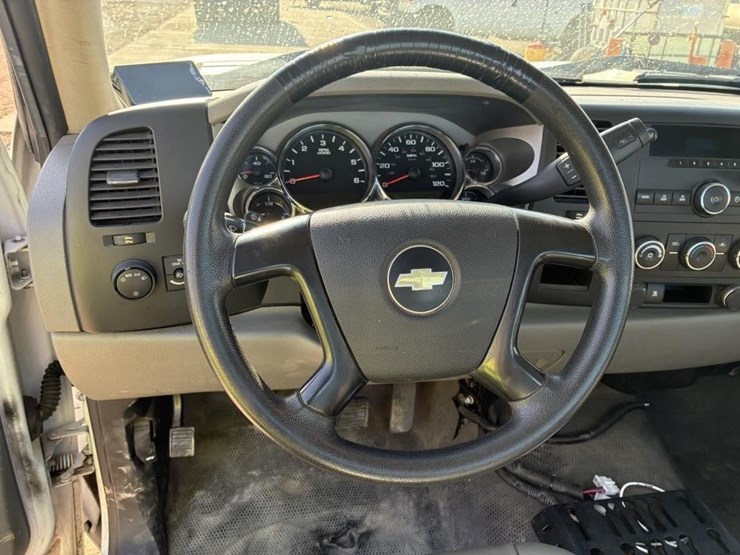 2011-chevrolet-silverado-2500-image-14