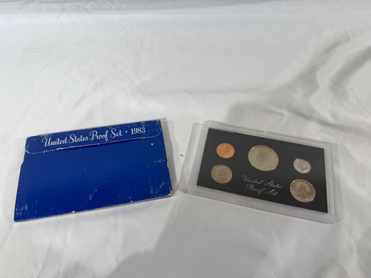#40044-•-(10)-u.s.-mint-coinsets-from-1980's-image-22
