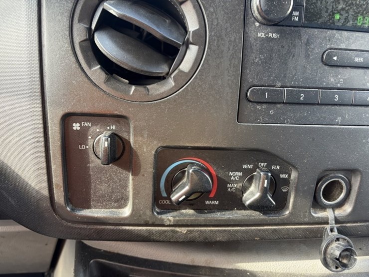2013-ford-e350-image-35