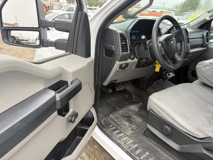 2017-ford-f350-image-13