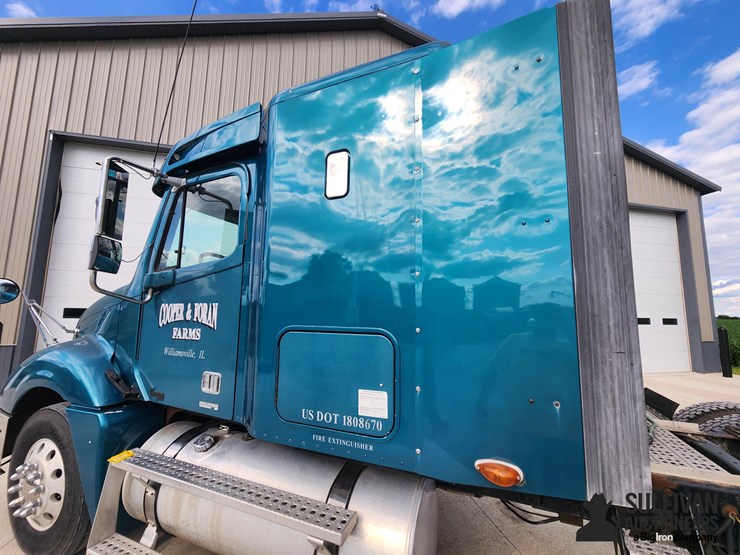 2001-freightliner-columbia-sleeper-truck-tractor-image-17