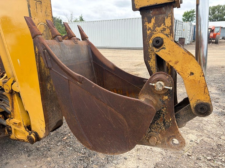 caterpillar-416b-image-8