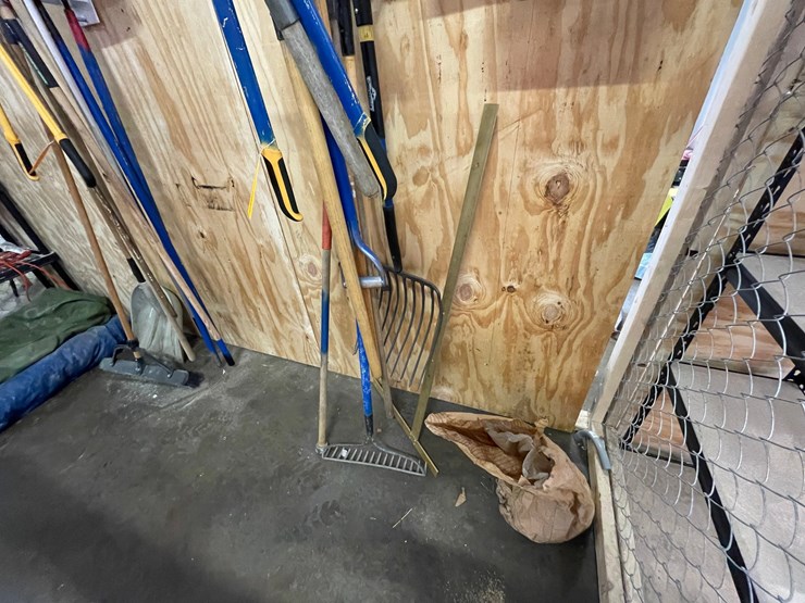#7938-•-various-handled-tools-image-4