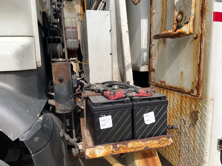 2002-gmc-t8500-image-47