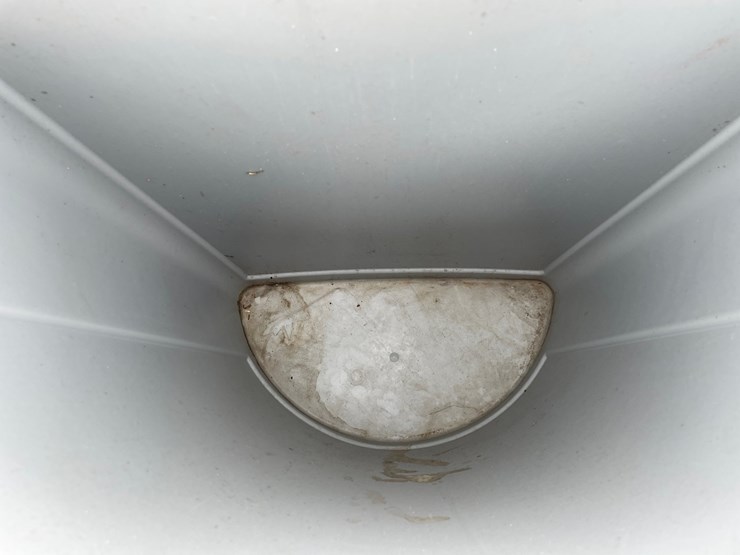 #3408-•-(2)-flush-wall-rubbermaid-recycling-bins-image-8