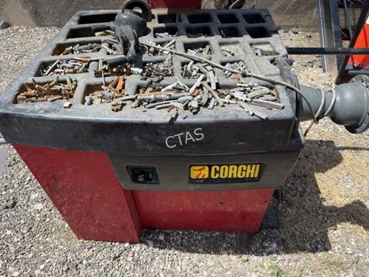 #62-•-corghi-em8540-tire-balancer-machine-image-5