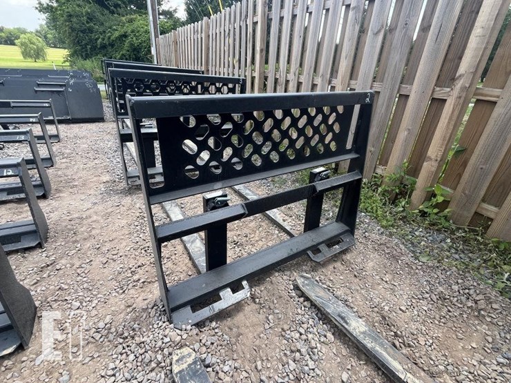 wildcat-48"-pallet-forks-image-2