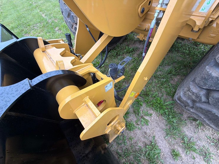2025-caterpillar-926-image-19