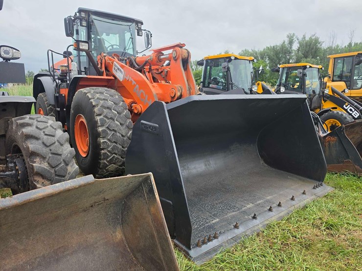 2019-hitachi-zw310-6-image-3