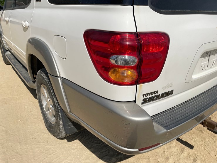 2003-toyota-sequoia-image-23
