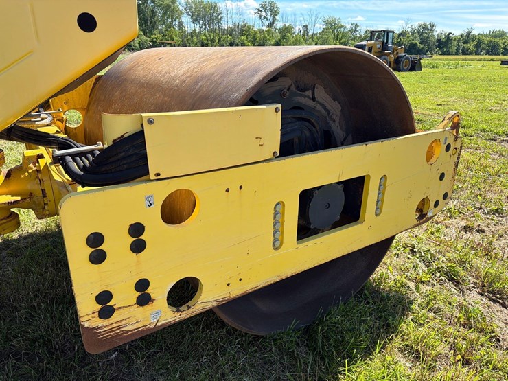 bomag-bw211d-40-image-7