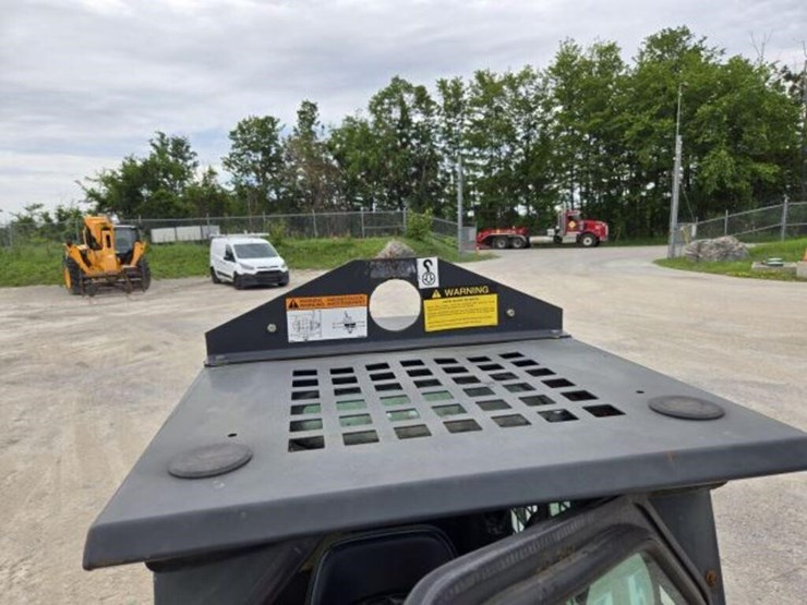 2012-bobcat-s70-image-18
