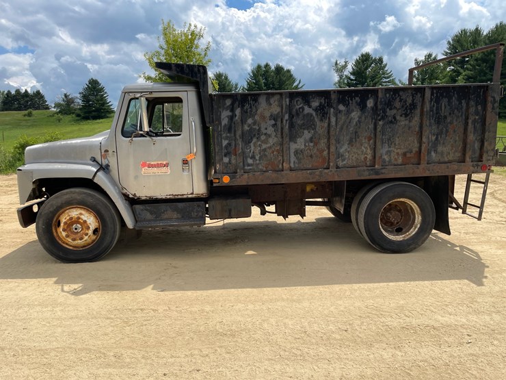 #204-•-1988-international-straight-truck-(has-wi-title)-image-8