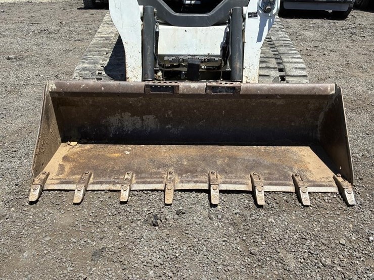 2016-bobcat-t740-image-7