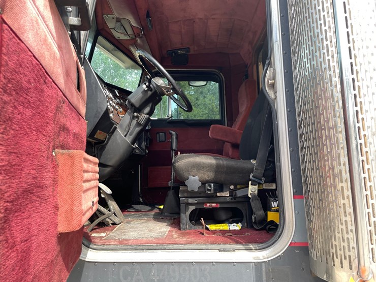 peterbilt-379-image-29