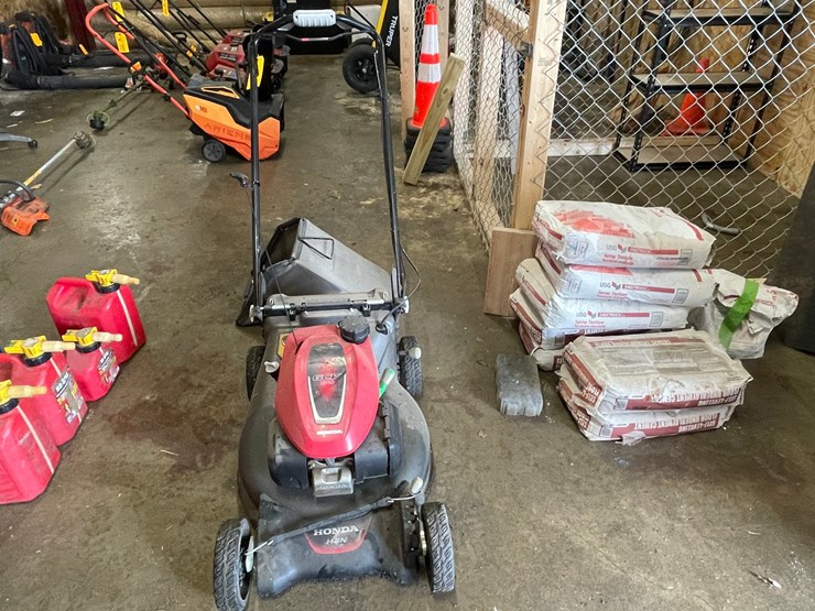 #7927-•-honda-hrn-216-self-propelled-lawn-mower-image-2