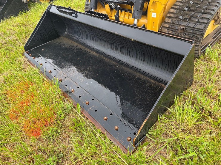 2026-caterpillar-255-image-16
