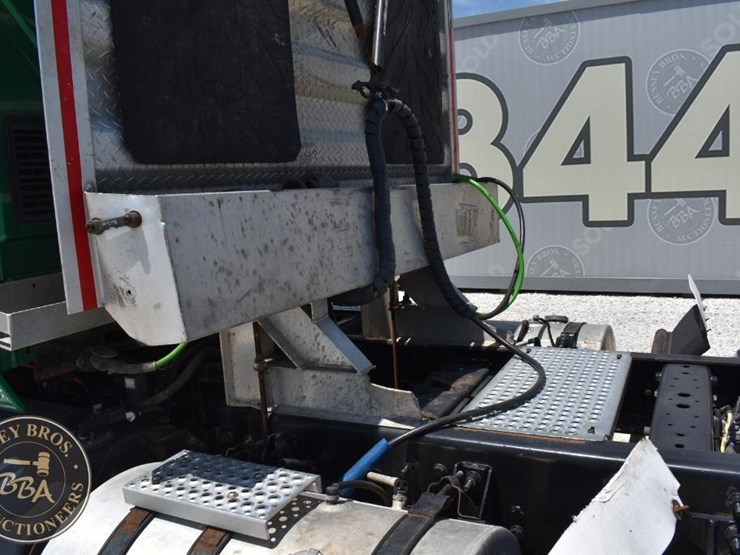 2017-international-prostar-image-11