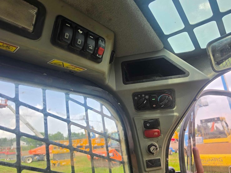 2021-caterpillar-299d3-image-22
