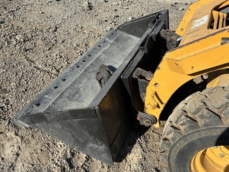 2015-caterpillar-262d-image-9