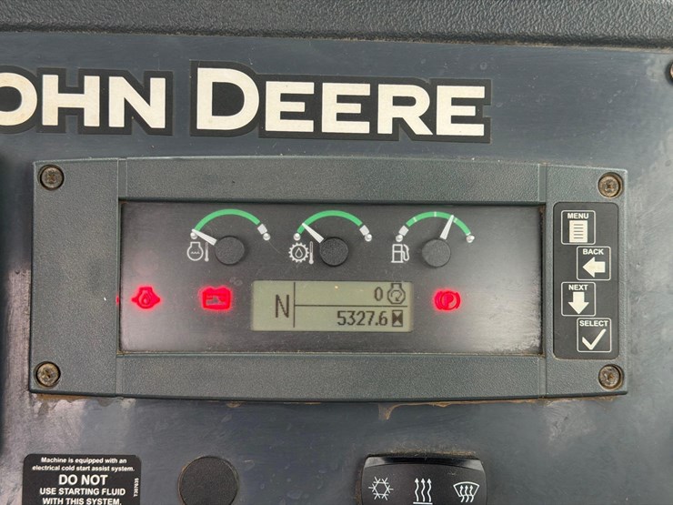 2021-john-deere-310-image-21