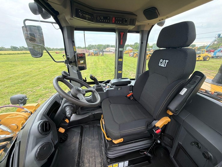 2025-caterpillar-926-image-23