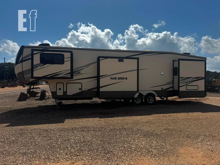 2018-sierra-camper-6948-image-2