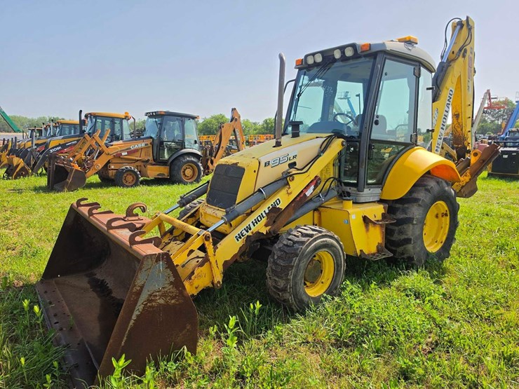 new-holland-b95-image-3