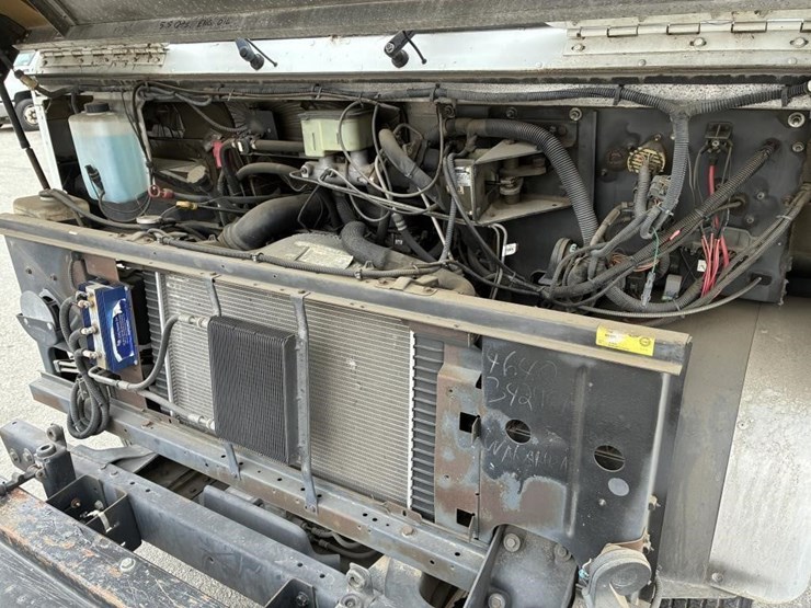 2002-workhorse-p42-image-7
