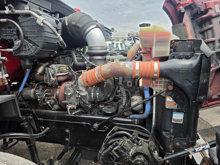 2015-kenworth-t880-image-15