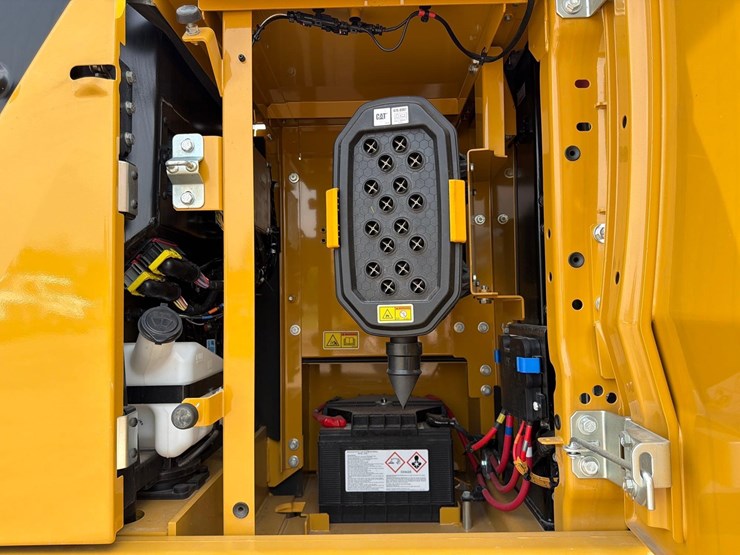 caterpillar-320-image-12