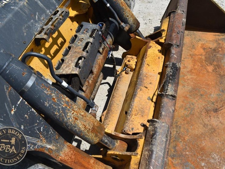 2017-deere-333g-image-22