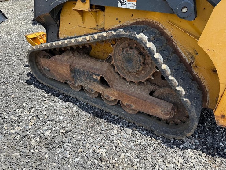 2016-deere-317g-image-17