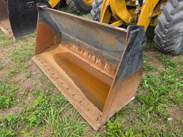 2022-caterpillar-906m-image-14