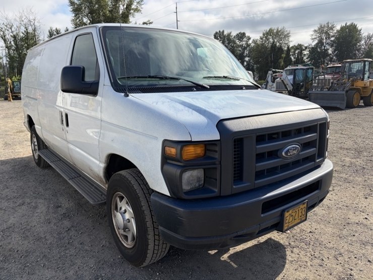 2013-ford-e350-image-2
