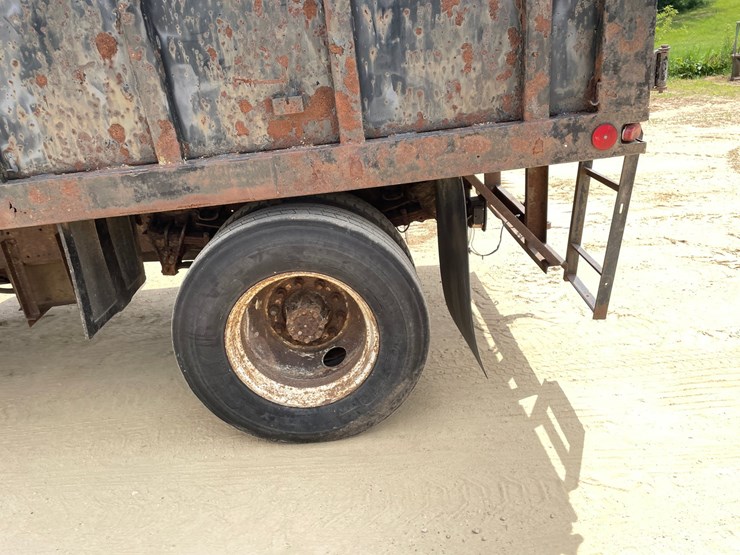 #204-•-1988-international-straight-truck-(has-wi-title)-image-19