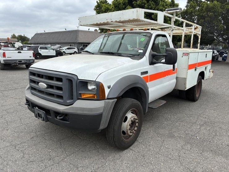 2005-ford-f450-image-1