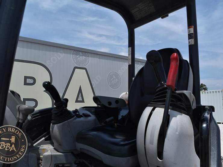 2020-deere-35g-image-44