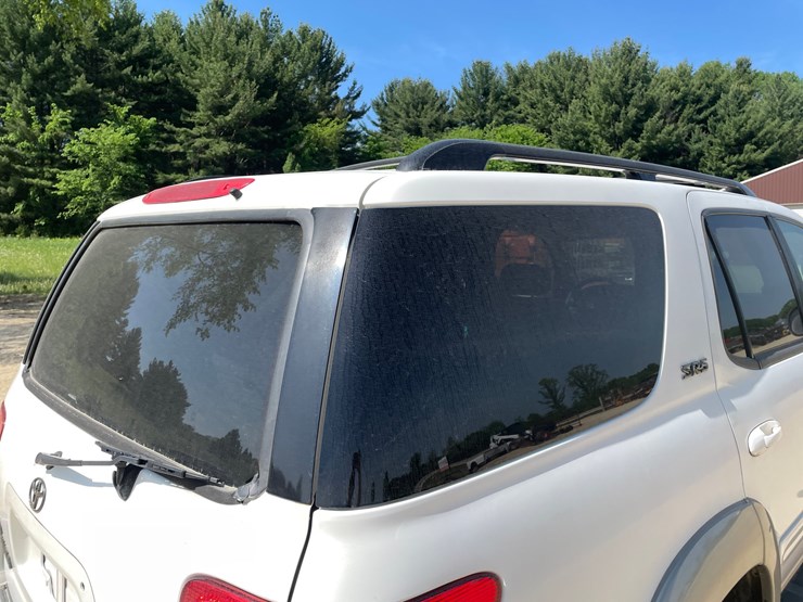 2003-toyota-sequoia-image-28