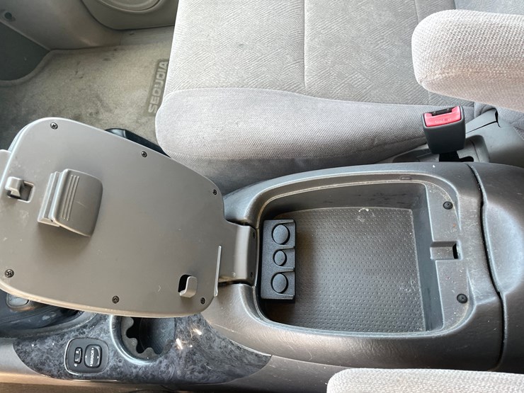 2003-toyota-sequoia-image-105
